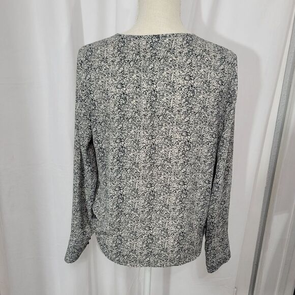 Chelsea 28 wrap navy graffiti floral blouse - Picture 9 of 11